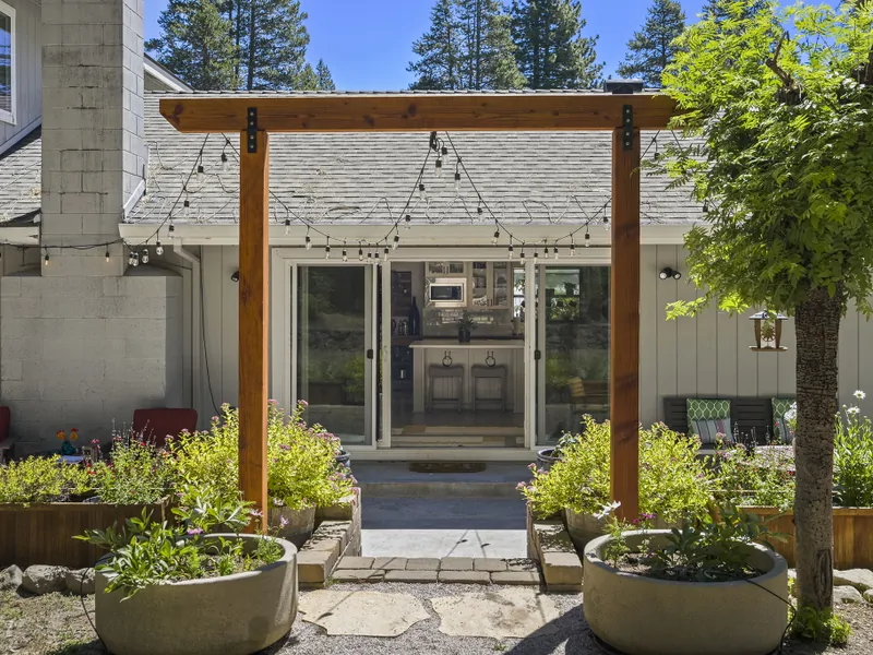Gateway Getaway Back Yard