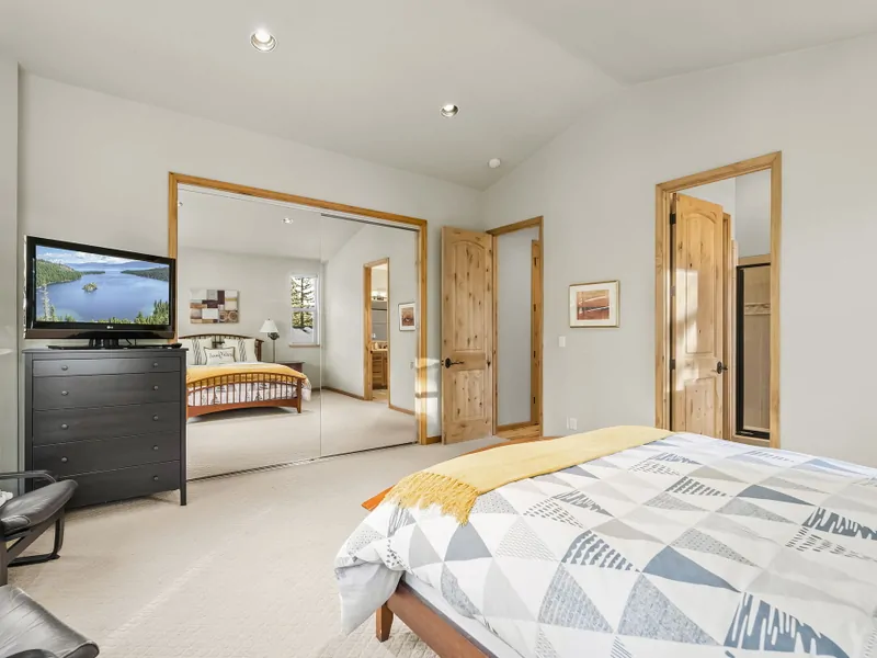 Primary Bedroom:North Lake Tahoe Vacation Lodge