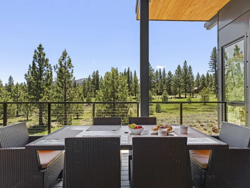 Alpine Greenside Estate Outdoors Dining