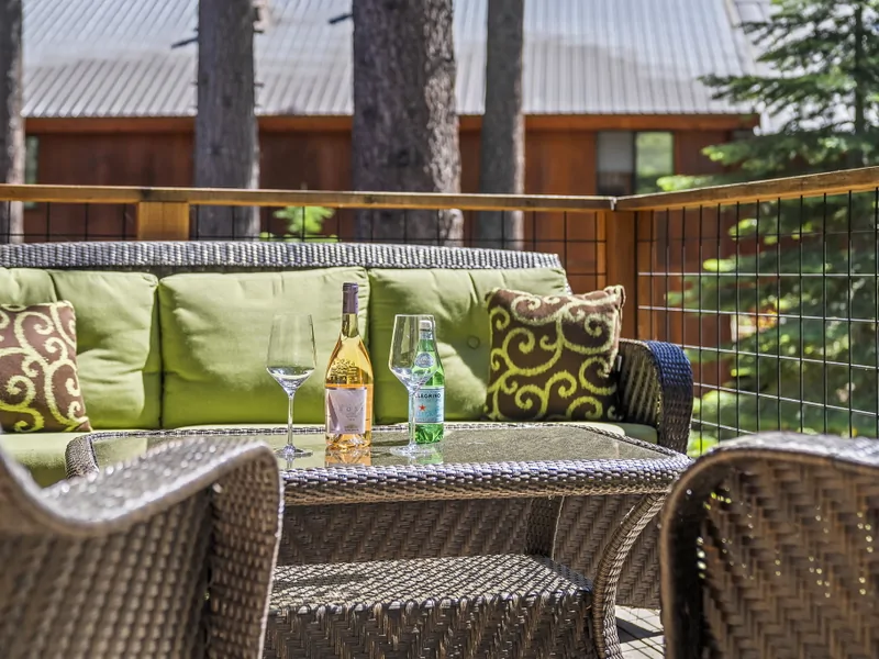 Main Floor Outdoor Lounge Set: Mountainscape Oasis