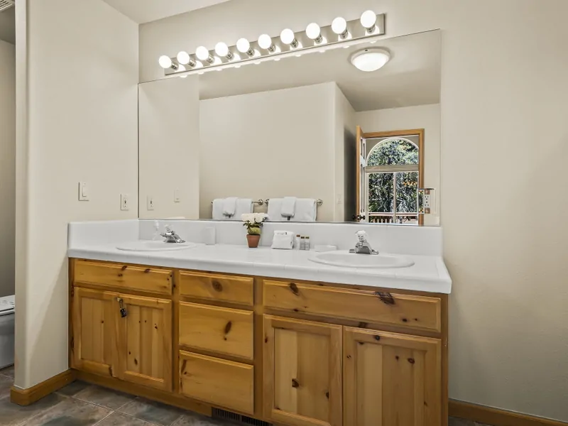 Primary bathroom: Sun Valley Mountain Escape