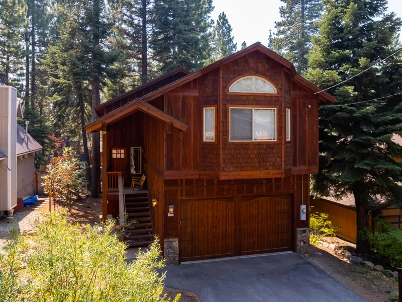Outside View: North Lake Tahoe Vacation Lodge