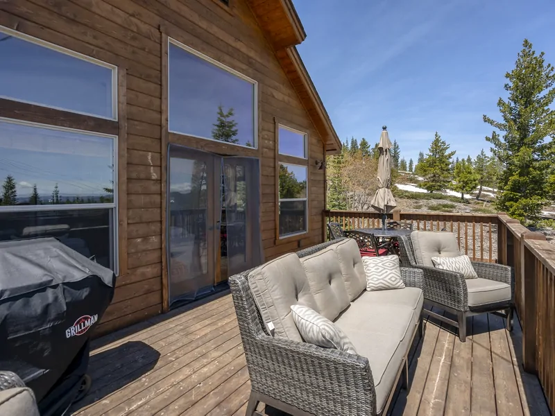 Front Deck:  Mountain View Lodge