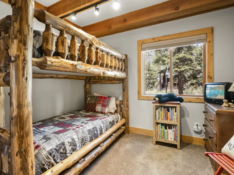 Bunk Bedroom, First Floor, Sleeps 2: Gold Bend Getaway