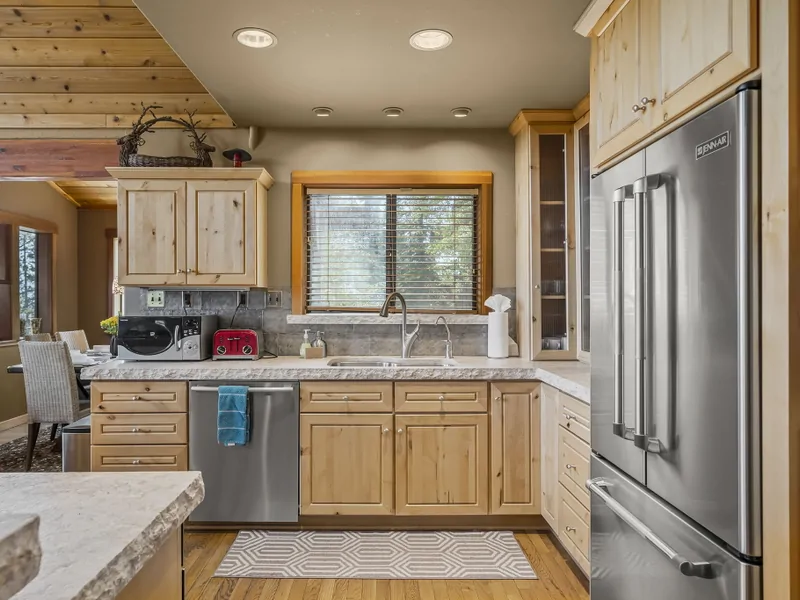 Kitchen: Falcon's Eye View Retreat