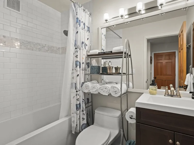 Downstairs Full Bath - Sagebrush Hideaway